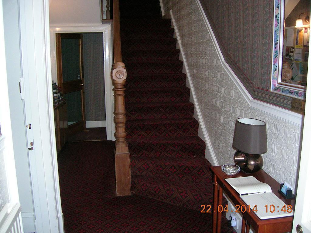Achnacarry Guest House Perth Exterior photo